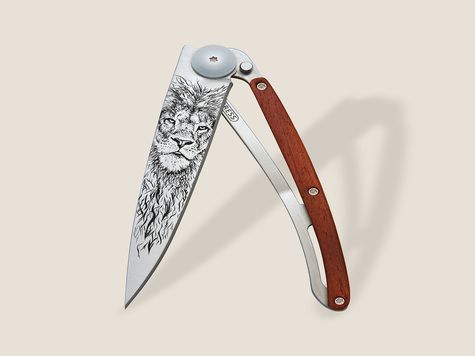 Deejo 37g, Bois corail / Lion